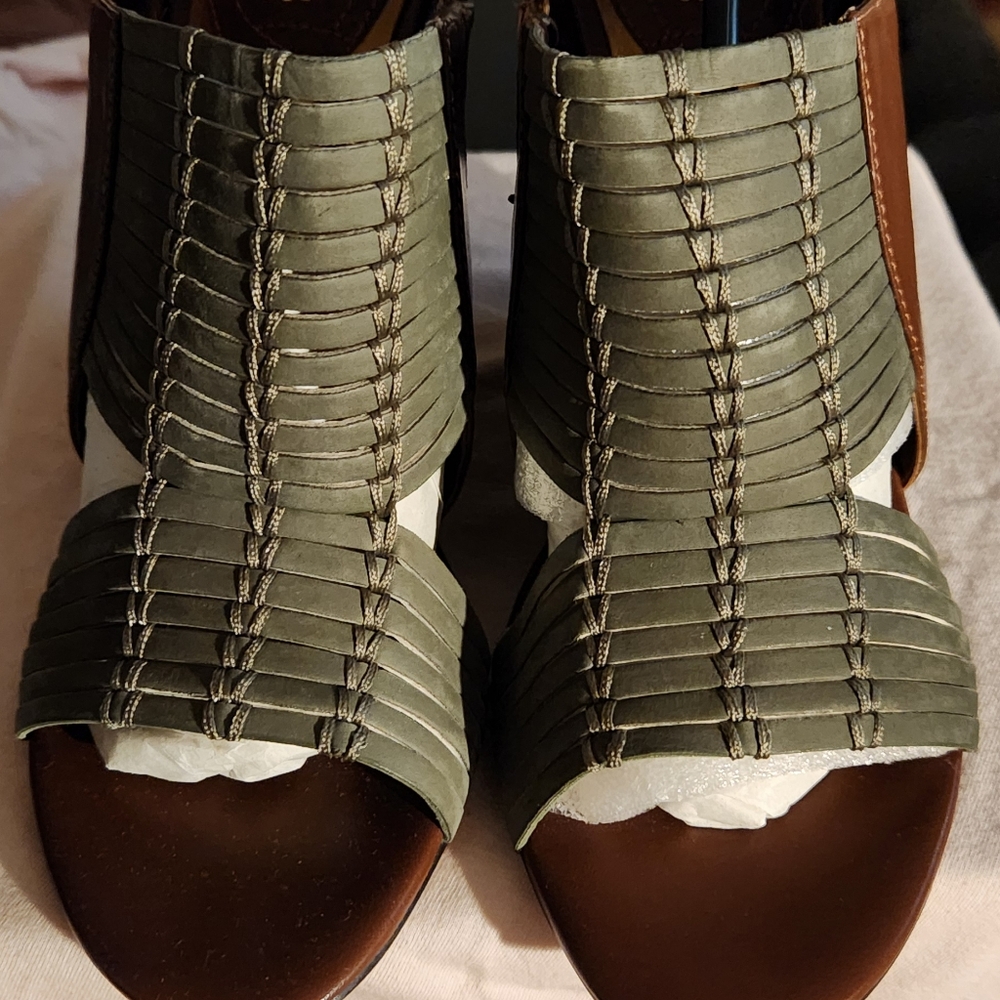 BNWOB CHARLES DAVID OPEN TOE WEDGE SHOES
